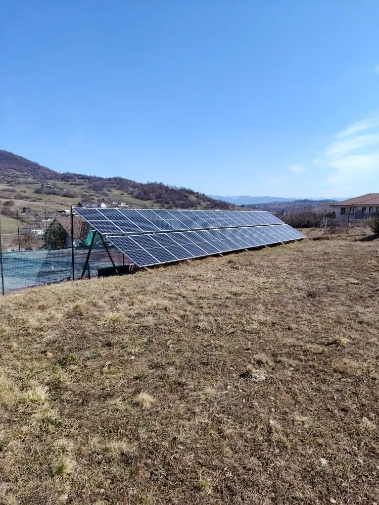 Montaj panouri fotovoltaice pe acoperiș – SC Newpod SRL